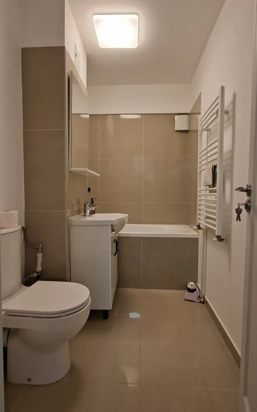 WhatsApp Image 2026-10-04 at 16.37.17 (2) Apartament 3 camere, Drumul Taberei – Plaza, centrală proprie, complet mobilat