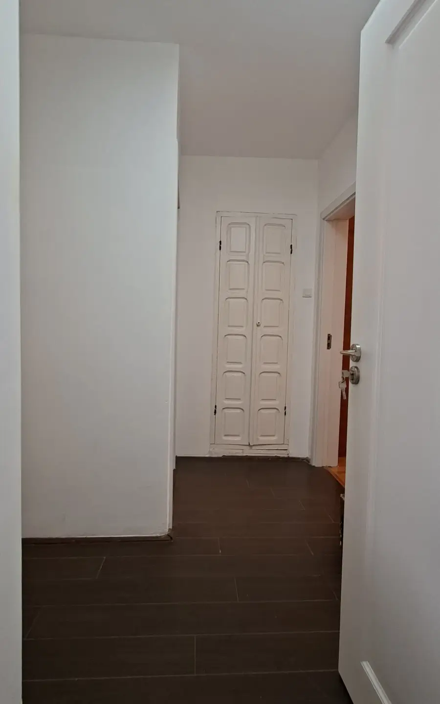 WhatsApp Image 2026-10-04 at 16.37.19 Apartament 3 camere, Drumul Taberei – Plaza, centrală proprie, complet mobilat