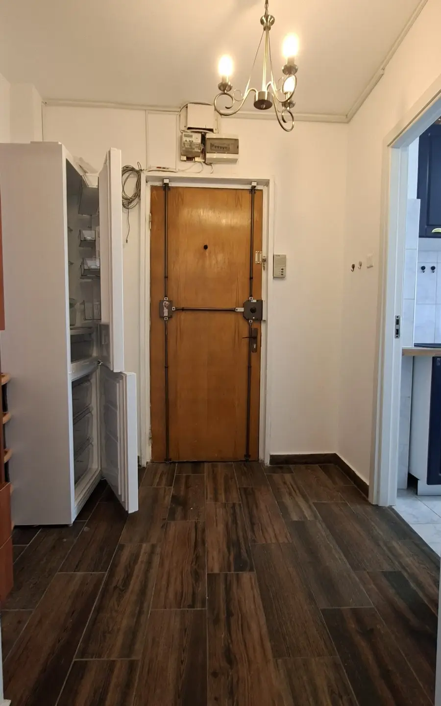 WhatsApp Image 2026-10-04 at 16.37.20 (3) Apartament 3 camere, Drumul Taberei – Plaza, centrală proprie, complet mobilat
