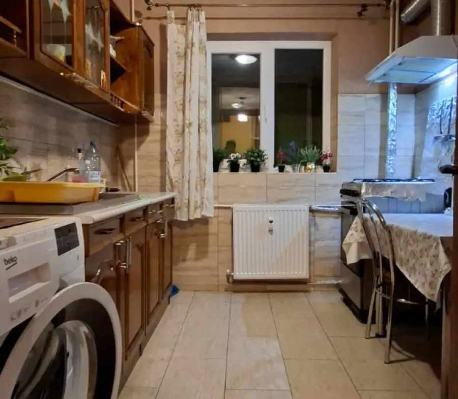 Apartament cald și luminos cu 3 camere, în zona Uverturii – Dezrobirii
