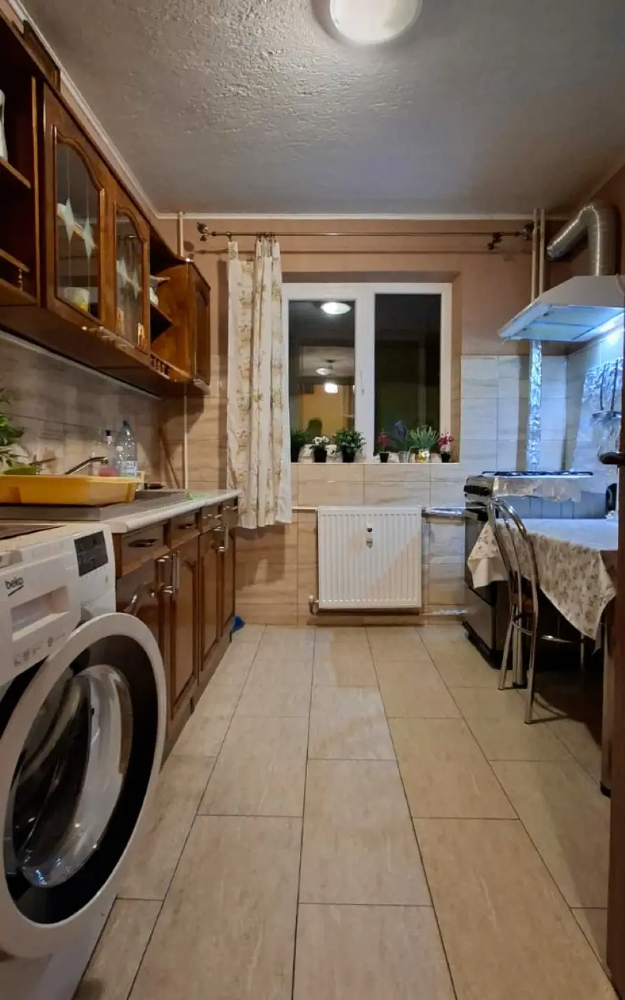 bucatarie Apartament cald și luminos cu 3 camere, în zona Uverturii – Dezrobirii