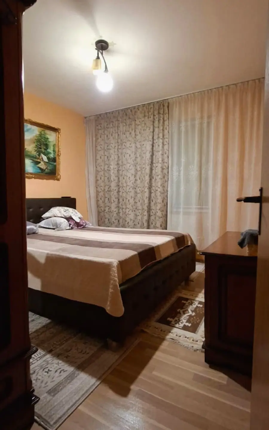 dormitor1 Apartament cald și luminos cu 3 camere, în zona Uverturii – Dezrobirii