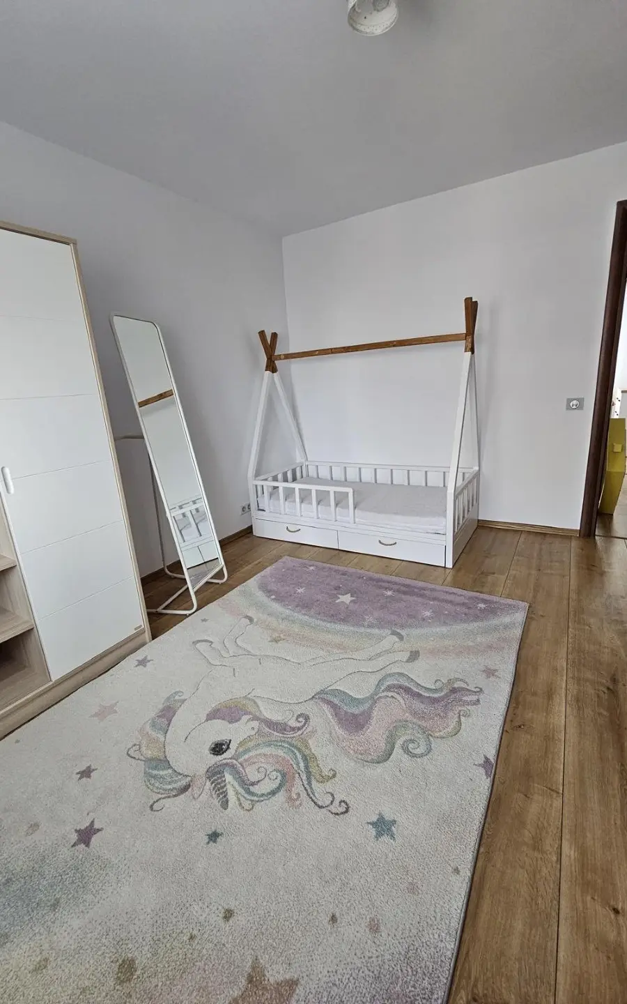 dormitor5 Acasă în Drumul Taberei – Zona Compozitorilor | 3 Camere + Loc Parcare ADP