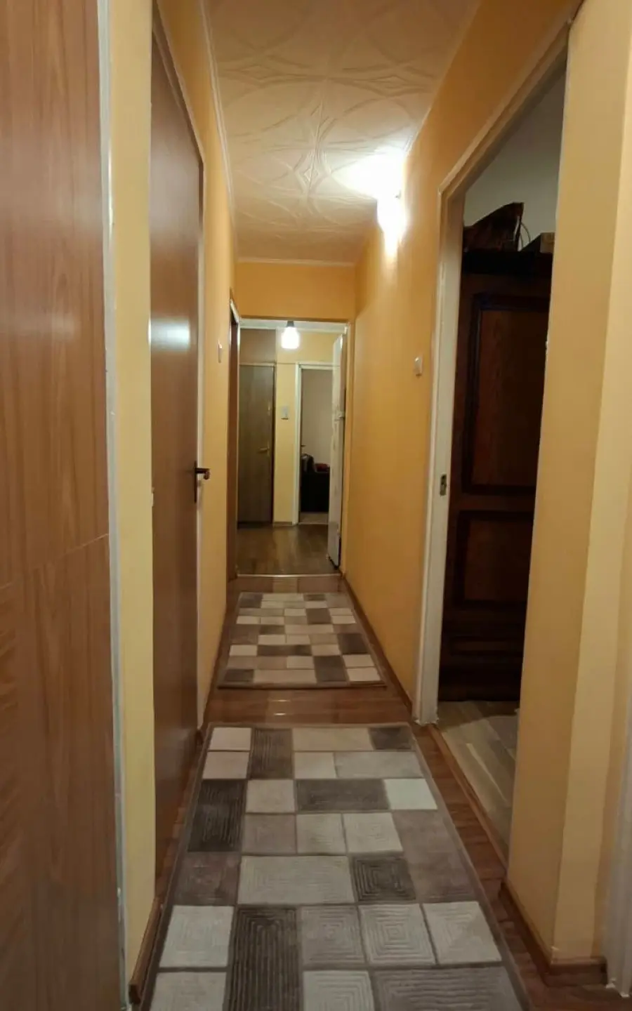 hol1 Apartament cald și luminos cu 3 camere, în zona Uverturii – Dezrobirii