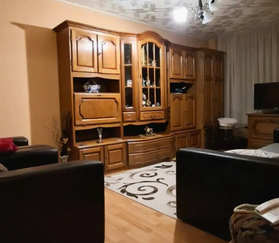 Apartament cald și luminos cu 3 camere, în zona Uverturii – Dezrobirii
